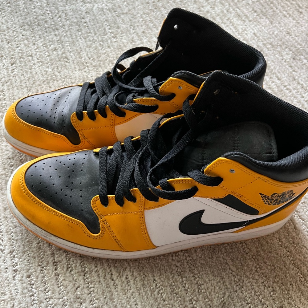 Black and Yellow Nike Jordan 1 mid